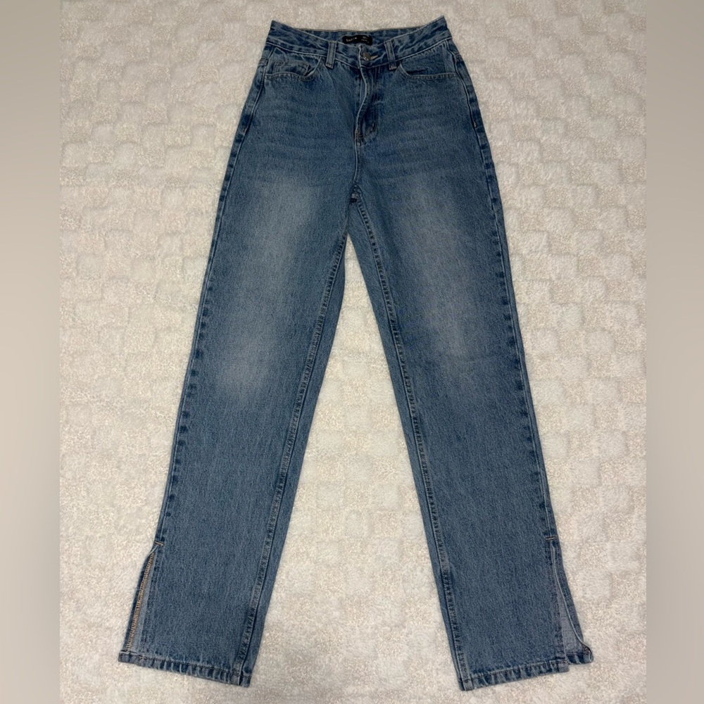 Women’s SHEIN Straight Leg Blue Jeans with Hem Slit • Size 26